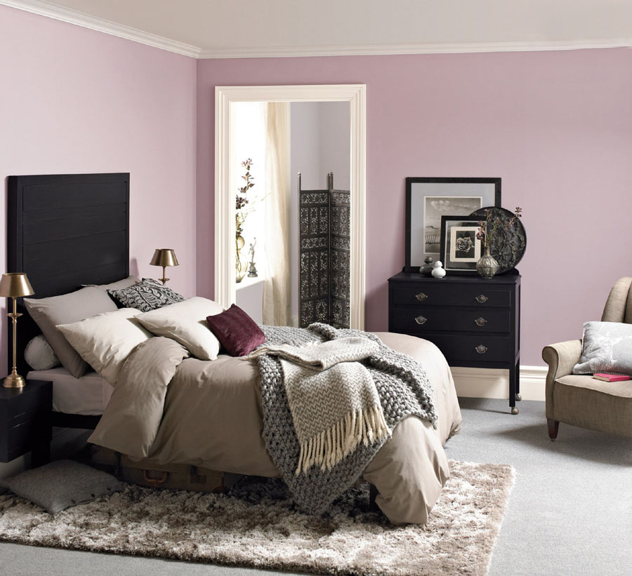 kamar tidur dengan warna cat pink